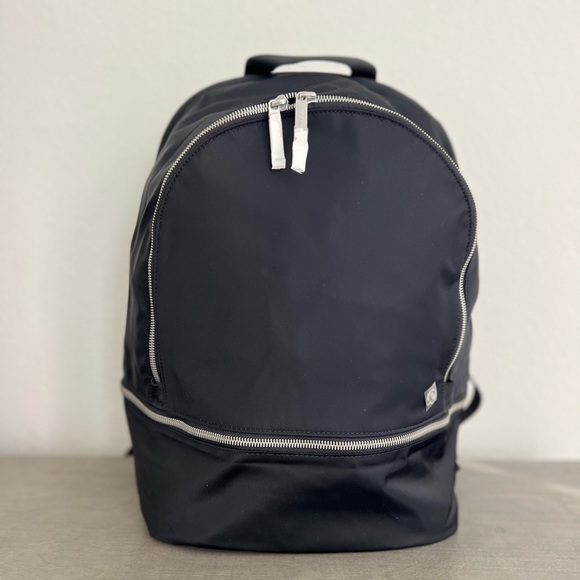 Lululemon City Adventurer Backpack 21L in black - Picture 2 of 9